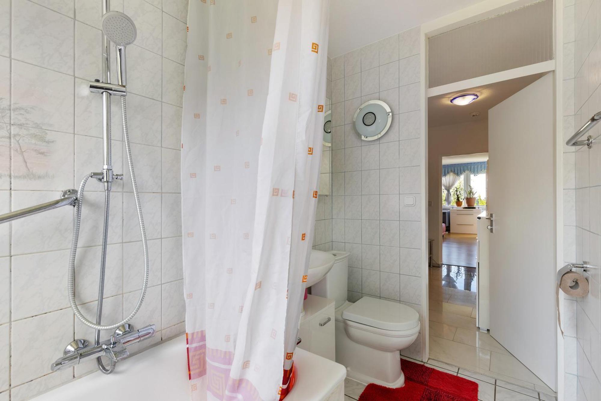 Helle, Ruhige Dachwohnung Eningen unter Achalm エクステリア 写真